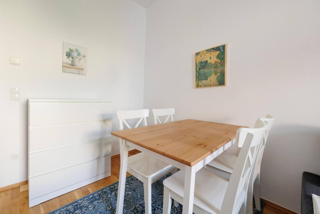 Modern - Netflix 2 Bedroom Apartament *